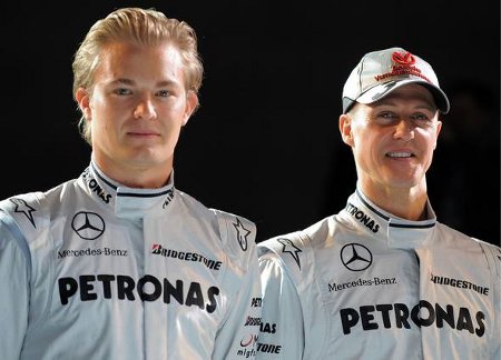 Mercedes GP presenta su monoplaza con Rosberg y Schumacher al frente