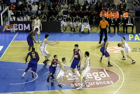 Euroliga Top 8: el Real Madrid gana al Barça en el Palau y Caja Laboral vuelve a caer en Moscú