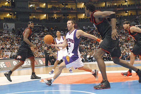 Steve Nash cumple 1.000 partidos en la NBA