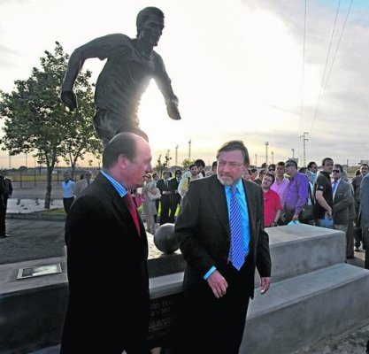 Inaugurada la estatua en homenaje a Antonio Puerta