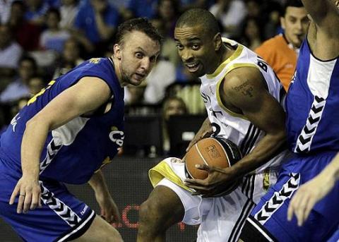 Liga ACB: el Real Madrid gana en la pista de Cajasol y fuerza el tercer partido