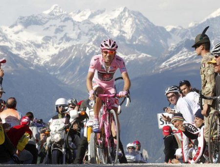 Giro de Italia 2010: Stefano Garzelli gana la cronoescalada