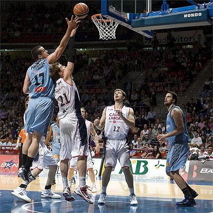 Liga ACB: Regal Barcelona, Unicaja Málaga y Caja Laboral consiguen el pase a semifinales