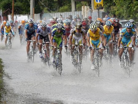 Giro de Italia 2010: Goss premia el trabajo de su equipo con una victoria en una etapa pasada por agua