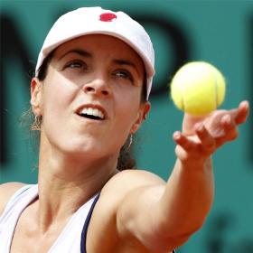 Roland Garros 2010: Henin y Sharapova triunfan en primera ronda, Nuria Llagostera y Carla Suárez quedan eliminadas