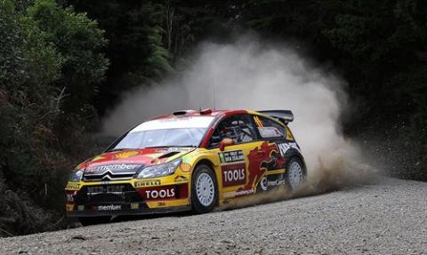 Rally de Nueva Zelanda: Ogier es líder en la segunda jornada en la que Loeb hizo una remontada espectacular