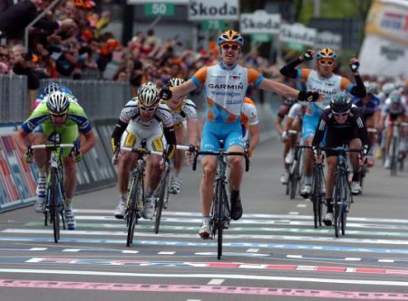 Giro de Italia 2010: Farrar vence en Utrecht en una etapa marcada por las caídas