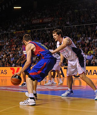 Final Liga ACB: el Caja Laboral da la campanada ganando el primer partido al Barcelona en el Palau