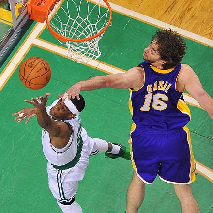 Final NBA: los Lakers ganan en Boston y toman ventaja de 2-1 ante los Celtics