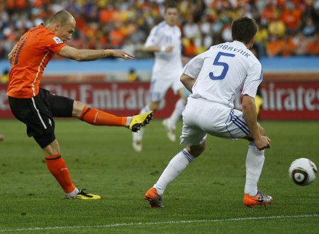 Mundial de Sudáfrica: Holanda derrota a Eslovaquia por 2-1 pero no convence