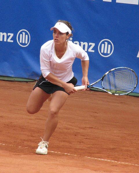 Palermo: Pennetta, Rezai y Nuria Llagostera avanzan, Arantxa Parra es eliminada; Praga: Anabel Medina Garrigues  a segunda ronda