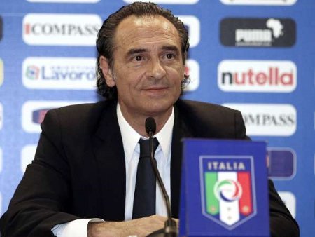 Cesare Prandelli es presentado como seleccionador de Italia