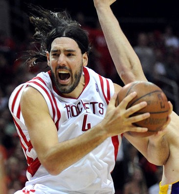 NBA: los Rockets mejoran el contrato a Luis Scola y firman a Brad Miller