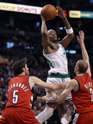 NBA: Steve Blake a los Lakers, Paul Pierce seguirá en los Celtics junto a Doc Rivers