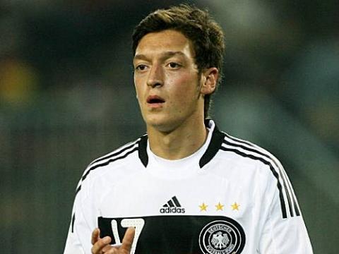 El Werder Bremen rechaza la oferta del Real Madrid por Ozil y el jugador se enfada y presiona para salir