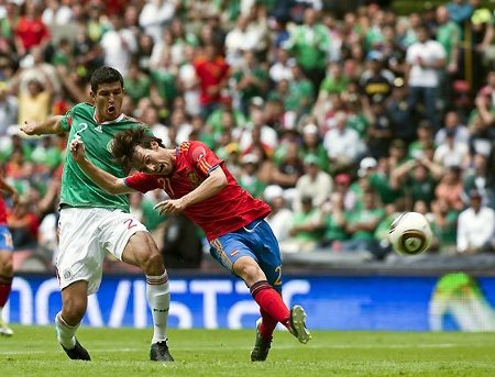 España juega andando pero empata ante México