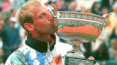 Thomas Muster vuelve a las pistas