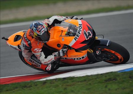 Gp de República Checa de motociclismo: Pedrosa, Tomizawa y Smith marcan las poles en Brno