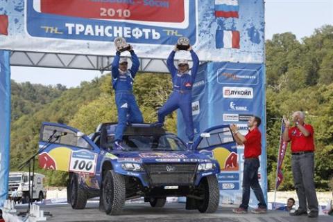 Carlos Sainz revalida su triunfo en el Rally Ruta de la Seda