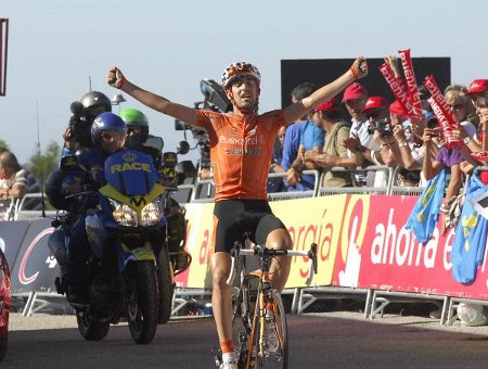 Vuelta a España 2010: Mikel Nieve estrena la cima asturiana de Coto Bello