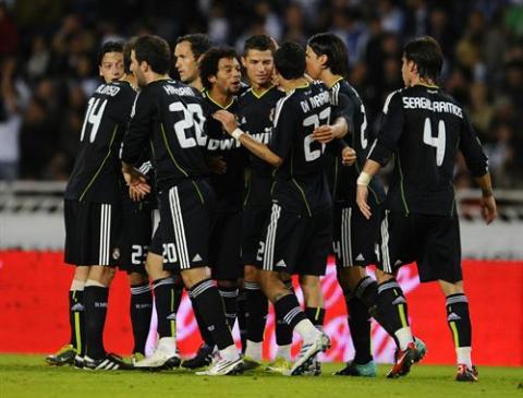 Liga Española 2010/2011: el Real Madrid sufre pero gana por 1-2 a la Real Sociedad