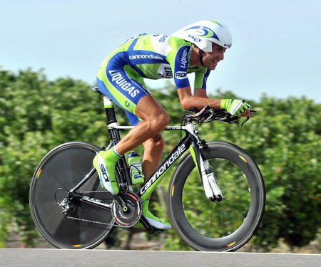 Vuelta a España 2010: Nibali recupera el maillot de líder pese a las averías