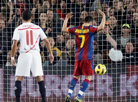 El Barça golea al Sevilla con doblete de Messi y doblete de Villa