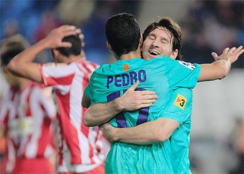 Liga Española 2010/11 1ª División: el Barcelona golea por 0-8 al Almería con hat trick de Messi