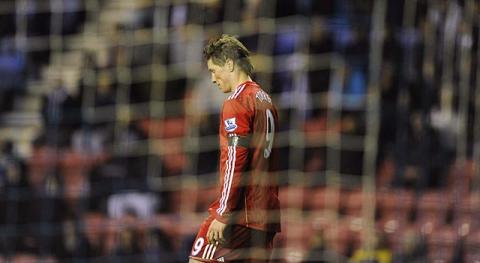 Premier League Jornada 12: el Chelsea aprovecha el empate entre United y City, Fernando Torres marca de nuevo