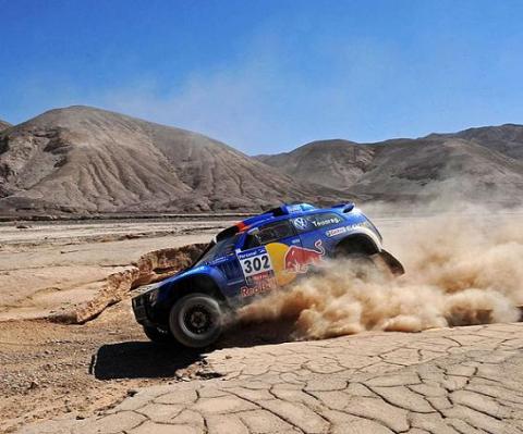 Dakar 2011 Etapa 6: Carlos Sainz consigue otro triunfo por delante de Nasser Al-Attiyah