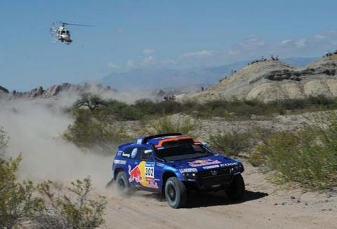 Dakar 2011 Etapa 3: Nasser Al-Attiyah gana en coches pero Carlos Sainz le sigue de cerca y se mantiene líder