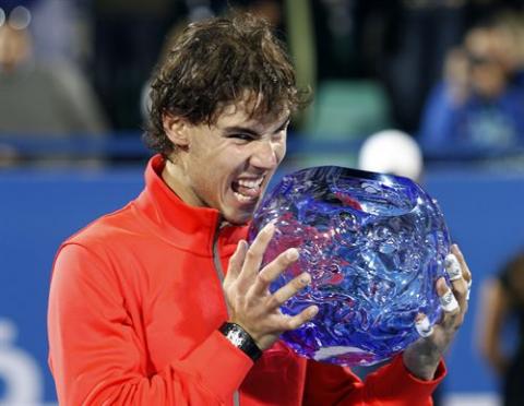 Torneo de exhibición de Abu Dhabi: Nadal comienza el año ganando la final a Federer