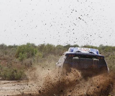 Dakar 2011 Etapa 12: Carlos Sainz gana la especial y Nasser Al-Attiyah acaricia el triunfo en la general