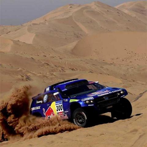 Dakar 2011 Etapa 11: Nasser Al-Attiyah gana la especial y Carlos Sainz pierde sus opciones por avería
