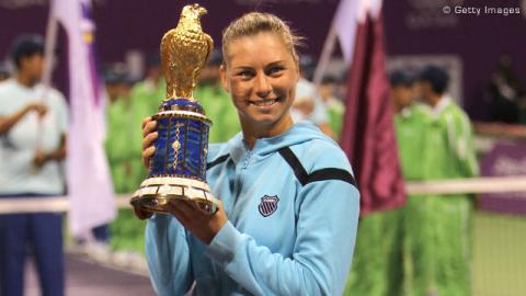 Vera Zvonareva vence a Wozniacki y gana en Doha