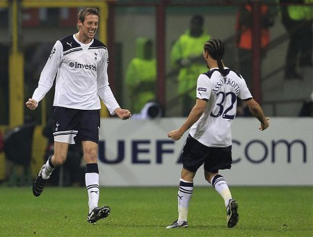 Liga de Campeones 2010/2011: Crouch acerca al Tottenham a cuartos