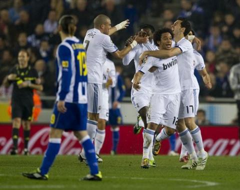 Liga Española 2010/11 1ª División: el Real Madrid gana por 0-1 en terreno del Espanyol con un hombre menos