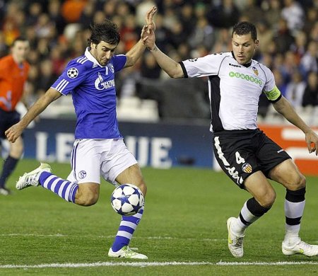 Liga de Campeones 2010/11: Valencia y Schalke 04 empatan a 1 gol