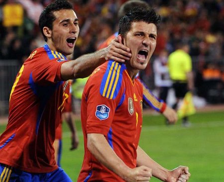 España gana a la República Checa por 2-1 con dos goles del Guaje Villa