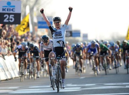 El belga Nick Nuyens gana la Dwars door Vlaanderen 2011