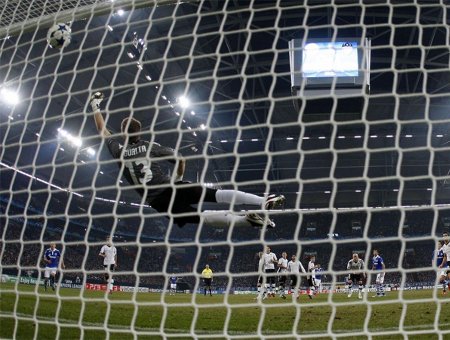 Liga de Campeones 2010/11: el Valencia cae tras perder 3-1 ante el Schalke 04