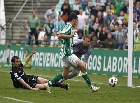 Liga Española 2010/11 2ª División: Rayo y Betis se posicionan para el sprint final