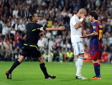 Liga Española 2010/11 1ª División: Madrid y Barça empatan en el primero de los clásicos