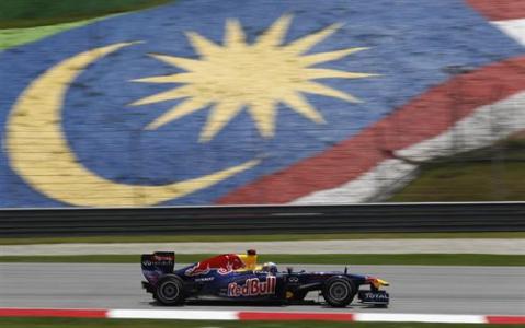 GP de Malasia 2011 de Fórmula 1: Mark Webber domina los entrenamientos libres, Alonso no pasa de la novena plaza