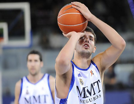 Nikola Mirotic consigue el premio ‘Rising Star’ de la Euroliga por delante de Víctor Claver