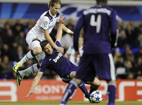 Liga de Campeones 2010/11: el Real Madrid gana por 0-1 al Tottenham y habrá semifinal ante el F.C. Barcelona