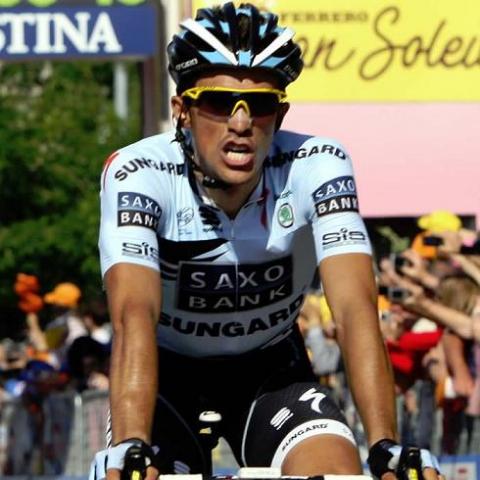 Giro de Italia 2011: Alberto Contador gana en el Etna y se enfunda la maglia rosa de líder