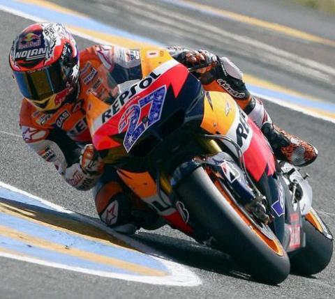 GP de Francia de motociclismo 2011: Stoner gana por delante de Dovizioso y Rossi, Lorenzo 4º y Pedrosa se fractura la clavícula