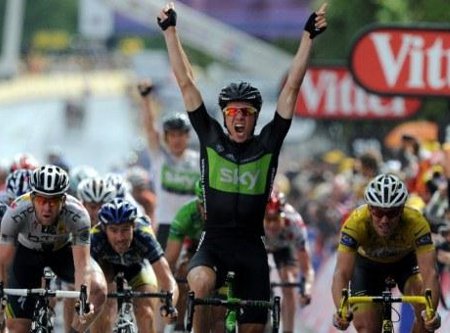 El noruego Edvald Boasson Hagen (Sky) gana su primera etapa en el Tour de Francia