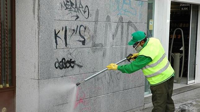 Barcelona invertirá 8 millones de euros en limpiar grafitis en 2 años
